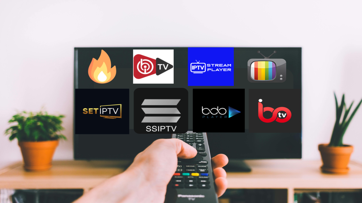 Persona usando aplicaciones IPTV en múltiples dispositivos en 2025